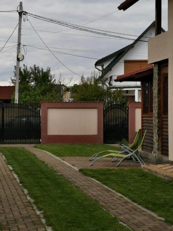 Vila De Vacanta Curtea De Arges Exterior photo